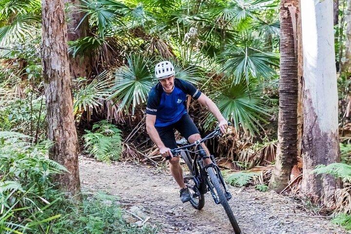 Noosa eMtn Bike Tour: Erkundung eines Nationalparks auf unterhaltsamen MTB-Strecken