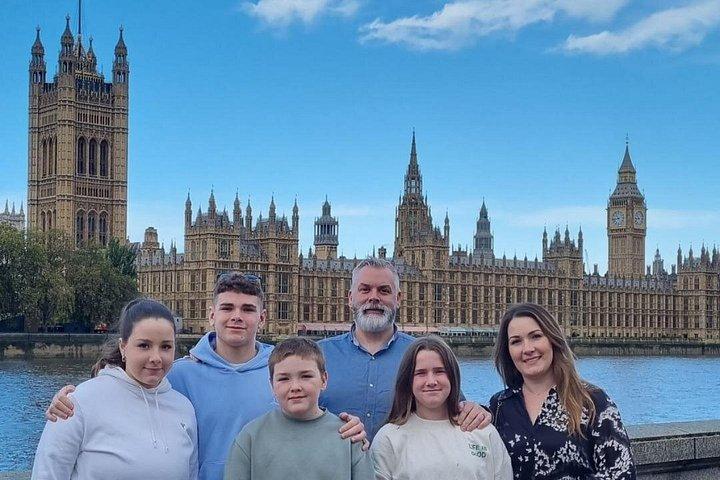 ロンドンの象徴的なランドマークを巡るプライベート黒タクシー ツアー