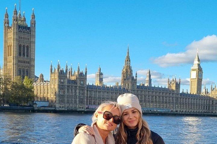 ロンドンの象徴的なランドマークを巡るプライベート黒タクシー ツアー
