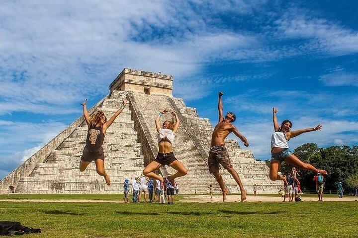 Tour di un'intera giornata a Chichén Itzá con buffet maya, cenote e Valladolid