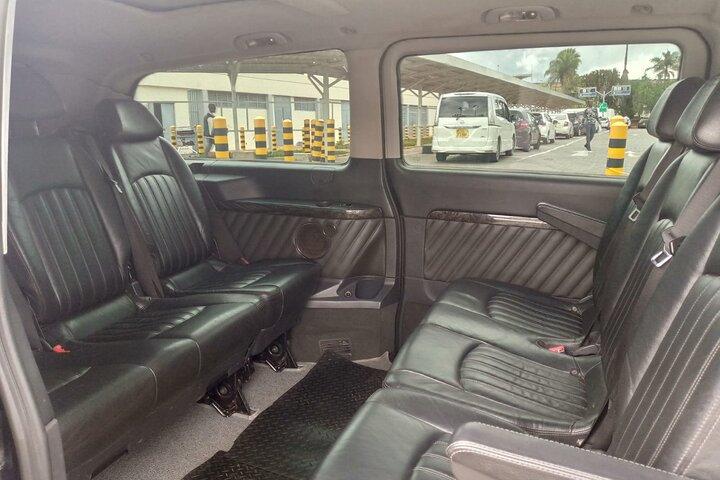 ナイロビの高級メルセデス・ビアノの専用車とドライバー
