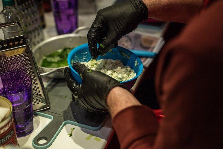Aula de culinária em Atenas com compras no mercado central e almoço