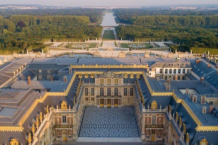 パリ・ツアーから極小グループで壮大なヴェルサイユへ
