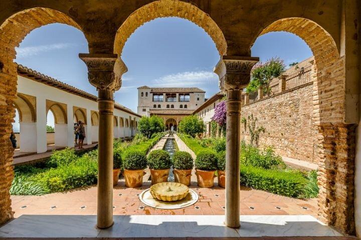 Alhambra: Tour mit Nasridenpalästen. Eintritt nicht inbegriffen