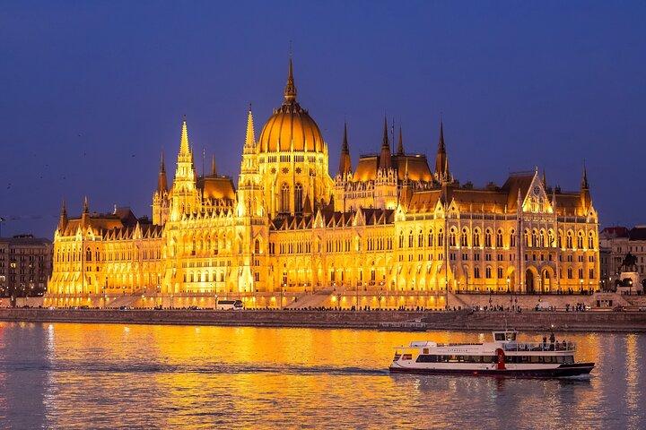Cruzeiro do Rio Budapeste com 1 gratuito Tokaj Frizzante e Guia Áudio