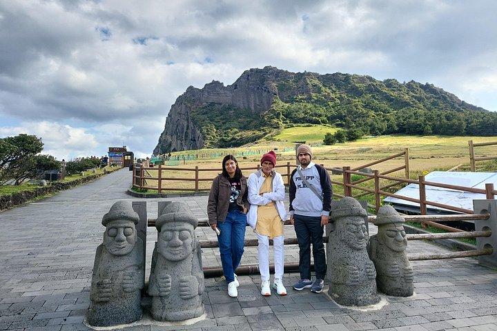 済州島の東、南、西全域を巡るプライベート日帰りツアー