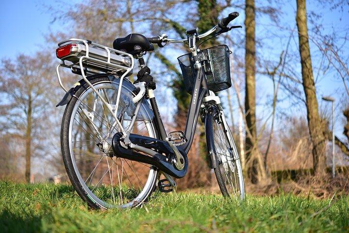 Aten åka på elcykel