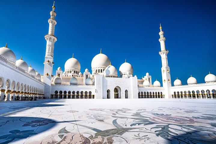 Abu Dhabi City Tour in 4x4 Private Vehicle, Dubai Pickup Option