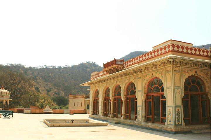 Gemme nascoste di Jaipur con un locale (tour guidato della città di mezza giornata in auto AC)