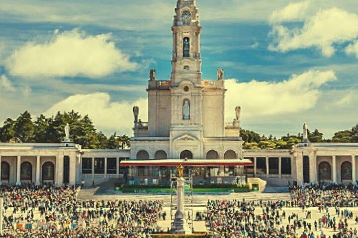 Fátima - Full Day Private Guided Tour from Lisbon by minivan