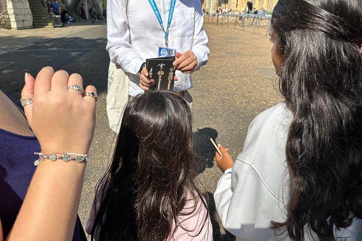 子供と家族向けの楽しくて教育的なロンドン塔ツアー