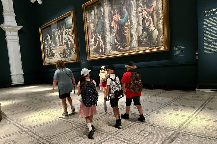 ロンドン V&A 博物館とケンジントン ガーデンの子供向けツアー