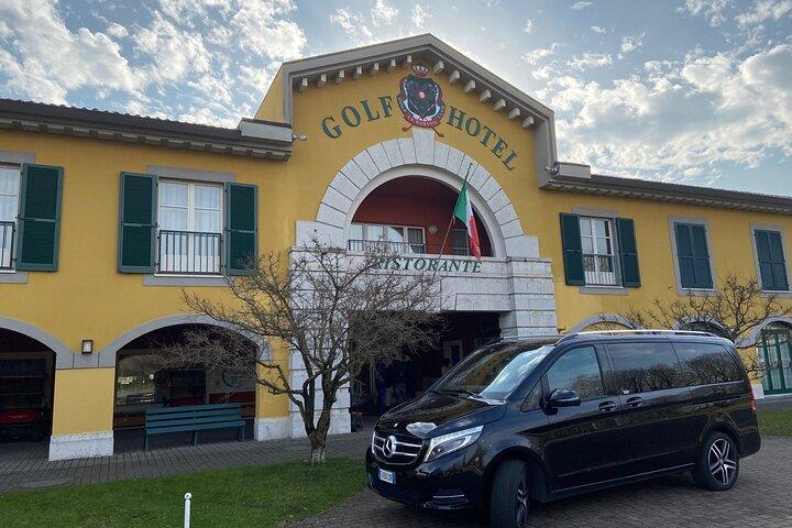 Stadt Como: Privater Transfer zum/vom Flughafen Malpensa
