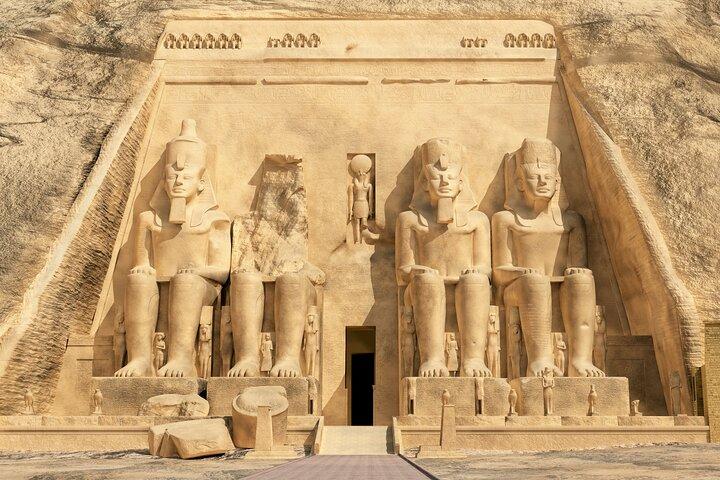 Tour privato di un'intera giornata ai templi di Abu Simbel da Assuan