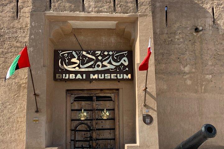Explore Old Dubai Heritage Walking Tour Souk Abraride tradicional