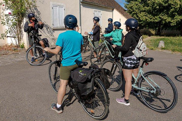 電動自転車でパリからヴェルサイユへ：マーケット、ピクニック、宮殿