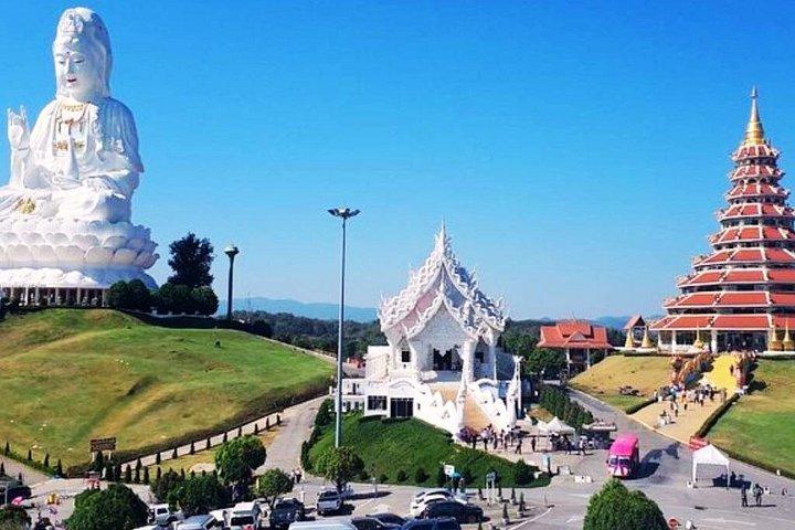チェンライのベストスポットホワイト、ブルー、ビッグブッダ寺院