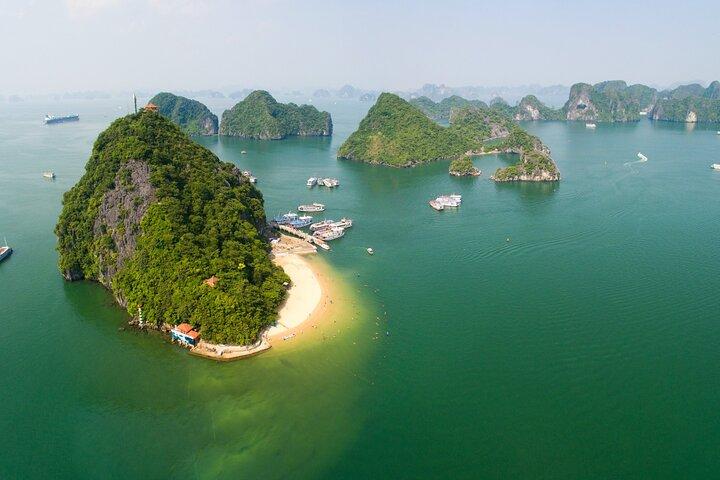 Halong Bay Deluxe dagcruise op Alova Premium met maaltijd en ophaalservice