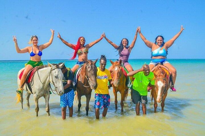 プライベート乗馬、ブルー ホールと秘密の滝で泳ぐ