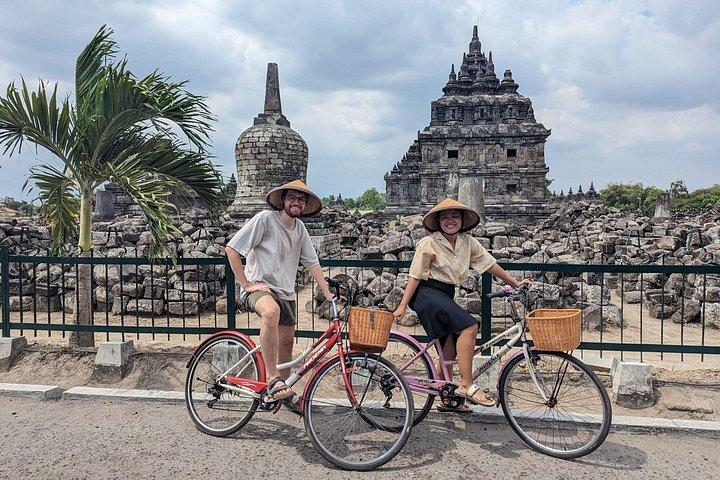 村の寺院と自転車ツアー