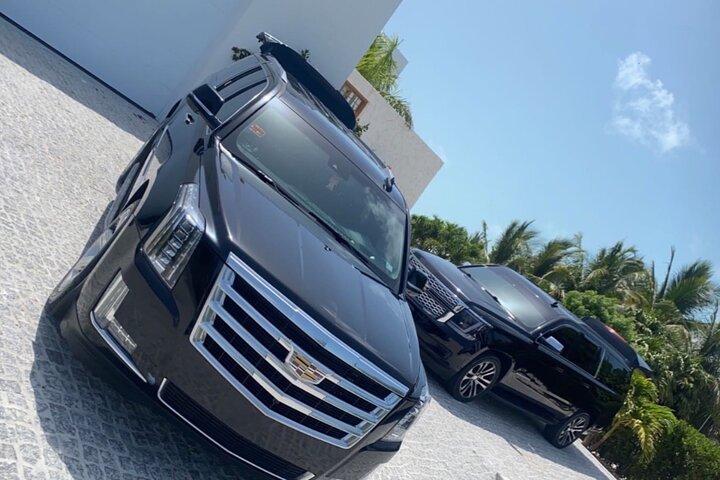 タークス・カイコス諸島のプライベート SUV と VIP 空港送迎