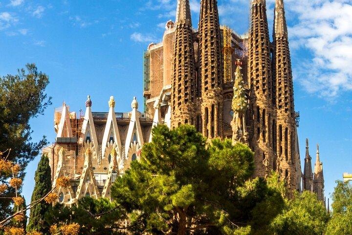 Tour por el exterior de la Sagrada Familia