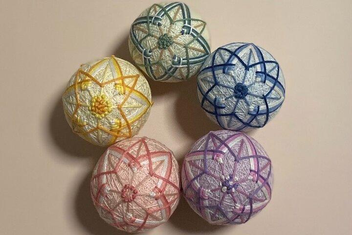 Hagamos una bola bordada de Temari artesanal japonesa