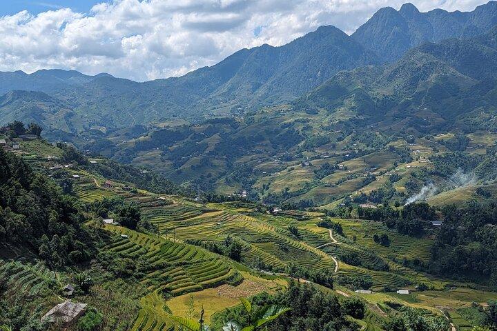 Tour privato di mezza giornata di Sapa Trekking e villaggio rurale a Lao Cai