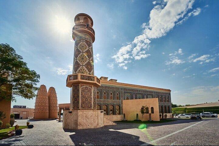 Explore o coração do Qatar em Doha City Tour com guia profissional