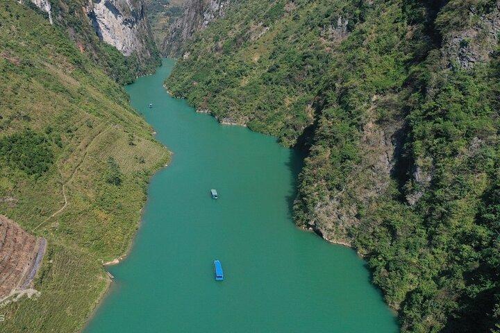 ベトナム北部の秘密の小道を巡る10日間のプライベートツアー