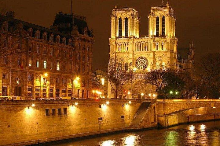 Paris Magical Evening with Champagne on board by Luxury Van