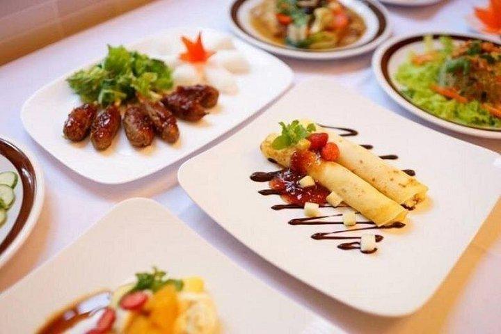 豪華プリンセス ヨットでサイゴン川で楽しむ 3 時間のディナー