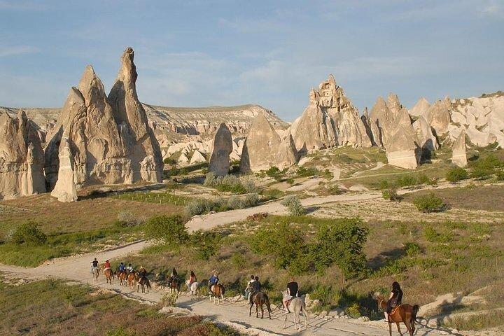 Cappadocia Tramonto a cavallo Passeggiate tra valli e camini delle fate