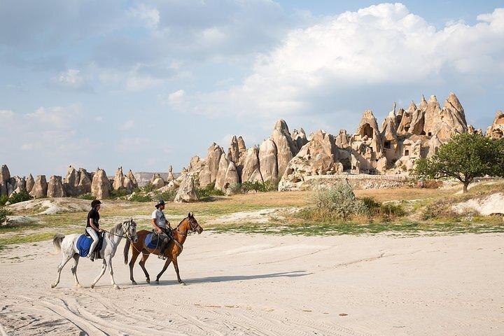 Cappadocia Tramonto a cavallo Passeggiate tra valli e camini delle fate