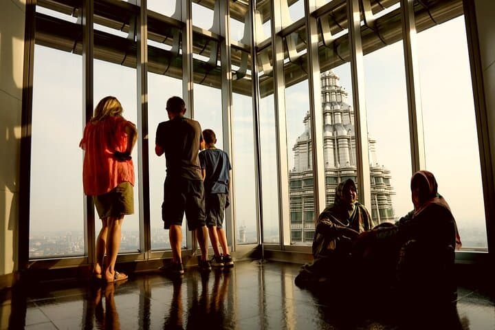 KL Tour with Petronas Twin Towers Observation Deck & Batu Cave