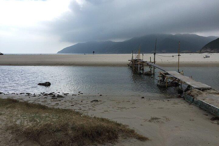 Caminata por playas desiertas en grupos pequeños en Hong Kong