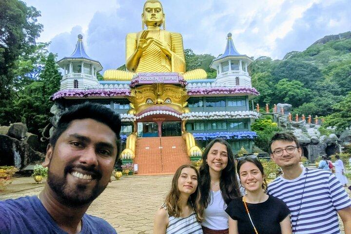 Dagtocht Kandy naar Sigiriya met excursie naar de grottempel van Dambulla