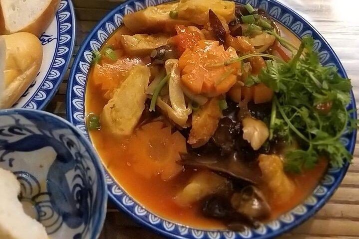 Essenstour in der schönen Nacht Da Nang Stadt mit dem Roller erkunden