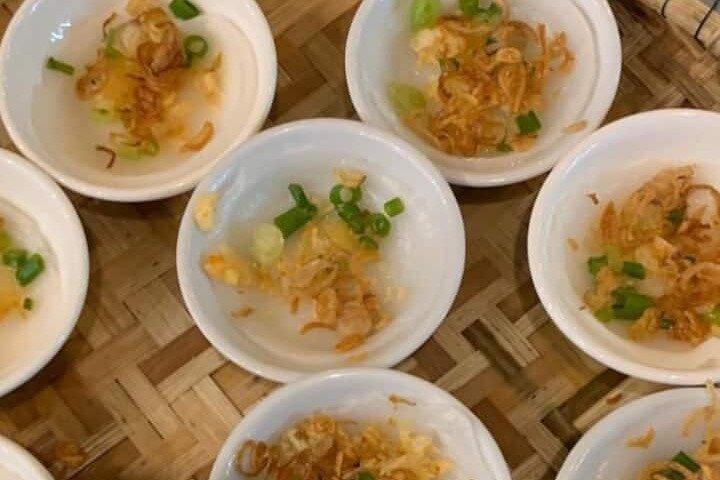 Essenstour in der schönen Nacht Da Nang Stadt mit dem Roller erkunden