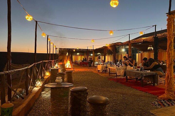 Spettacolo con cena magica e giro in cammello e quad nel deserto di Agafay