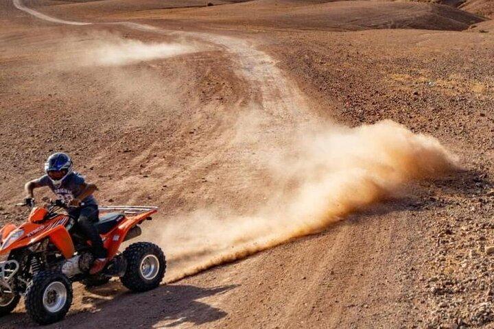 Spettacolo con cena magica e giro in cammello e quad nel deserto di Agafay