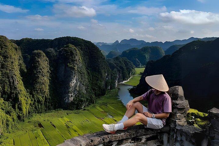 Hoa Lu - Tam Coc - Mua Cave Small Group -Lunchbuffé - Limousine