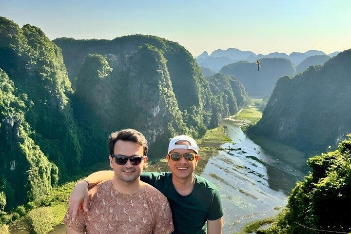 Hoa Lu – Tam Coc – Mua-Höhle – kleine Gruppe – Mittagsbuffet – Limousine