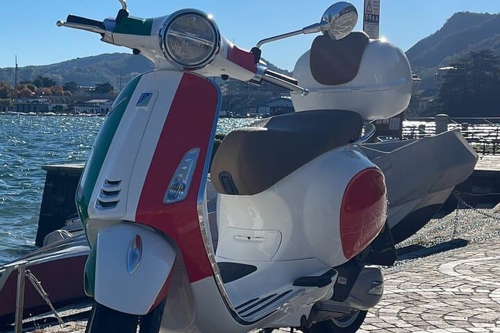 Vespa tour adventure on the lake