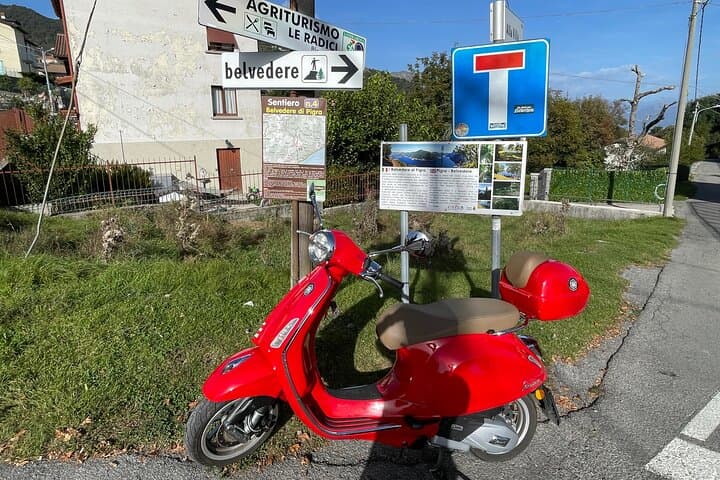 Vespa tour adventure on the lake