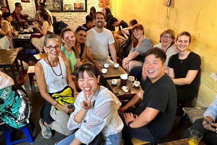 3 uur durende straatvoedseltour met een voorproefje van Hanoi