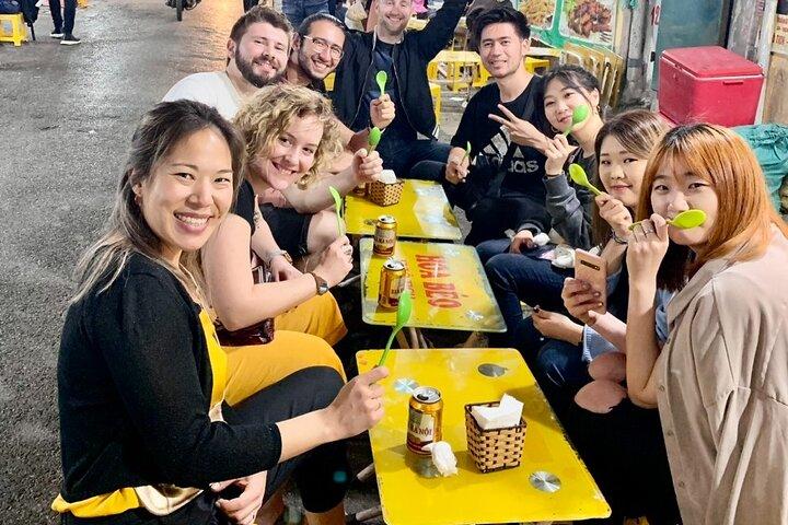 3 uur durende straatvoedseltour met een voorproefje van Hanoi