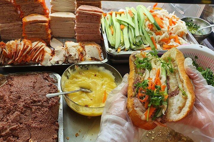 3 uur durende straatvoedseltour met een voorproefje van Hanoi