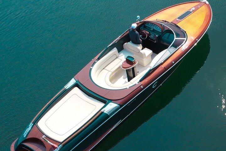 Recorrido en barco de lujo privado VIP: Yate Riva Aquariva Venecia