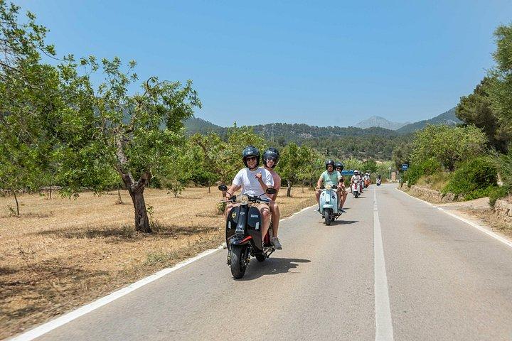 マヨルカを探索するスクーターとバイクのレンタル